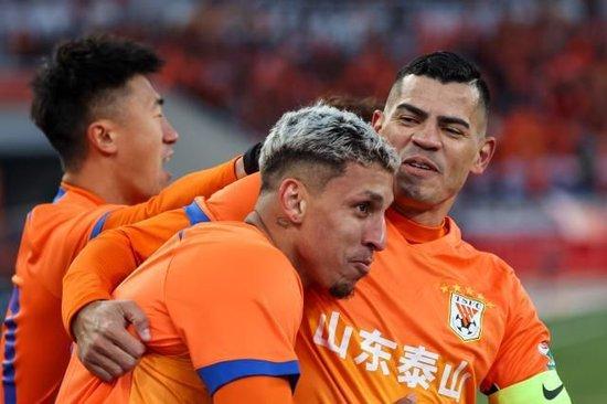 中超-克雷桑非崴脚实为拉伤 恐无缘出战国安