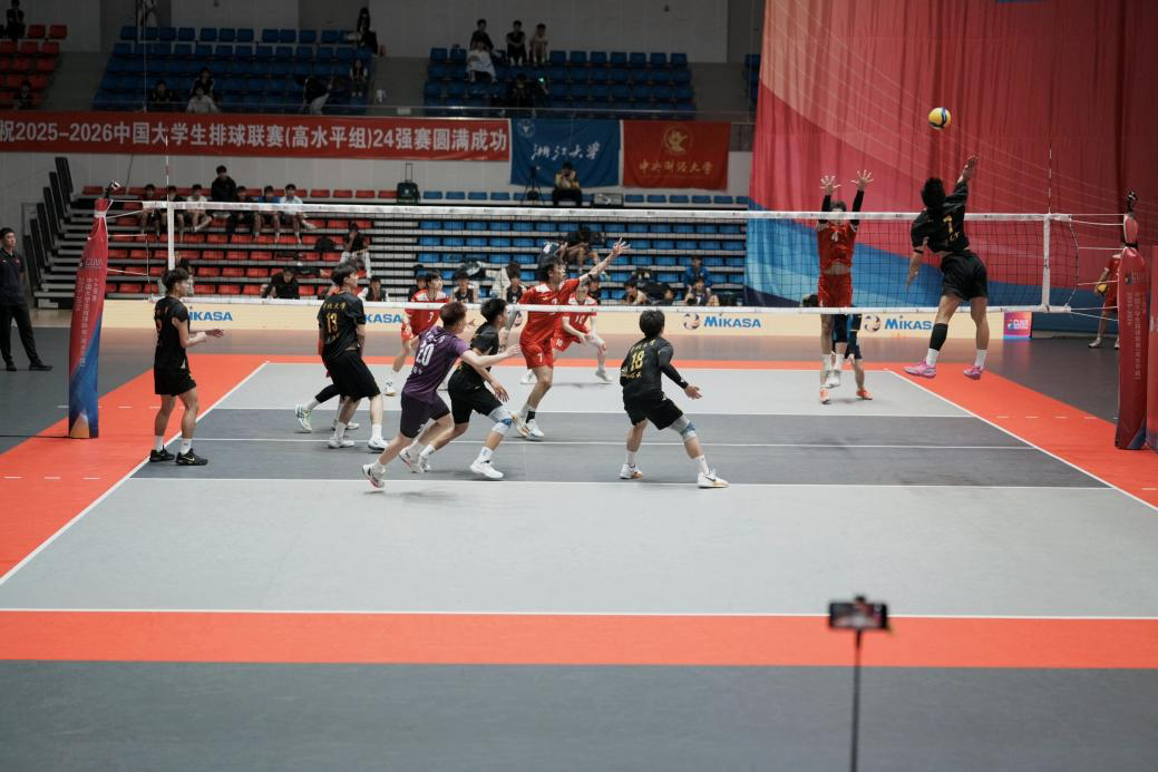 中国大学生排球联赛24强赛厦门收官，男子组北京体育大学晋级总决赛，女子组复旦大学与南京师大争冠